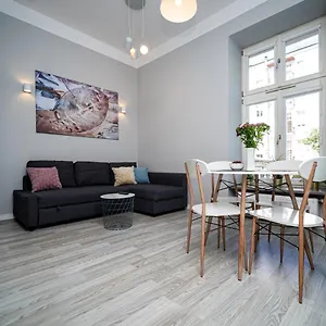 https://barbican-by-landmark-apartments.krakowhotelspoland.com