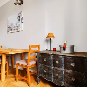 https://designer-flat-in-the-heart-of-old-town.warsawhotelspoland.com